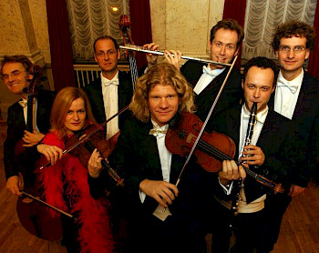 Musiker von Opheus Salon Orchester Berlin mit ihren Musikinstrumenten