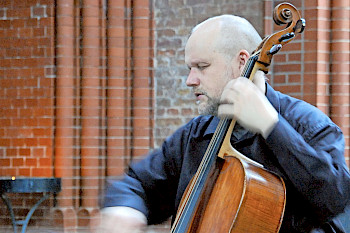 Ludwig Frankmar spielt Cello