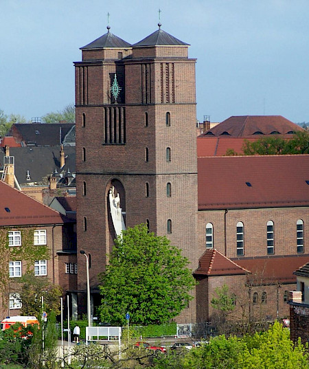 Propstei- und Pfarrkirche St. Maria Friedenskönigin