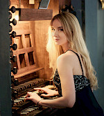 Karolina Juodelyte mit Orgel