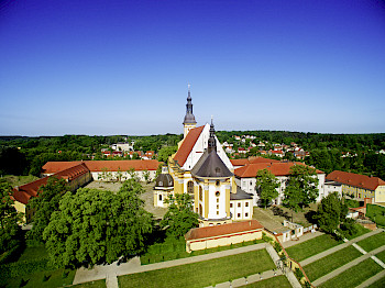 Bild zeigt das Kloster von schräg oben