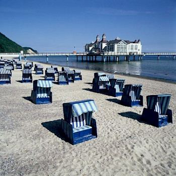 Die Sitzpläte am Strand