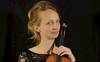 eine Frau mit Violin
