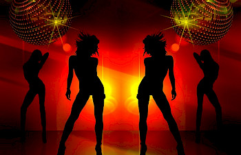 Disco-Kugel mit Figuren von Frauen, die tanzen