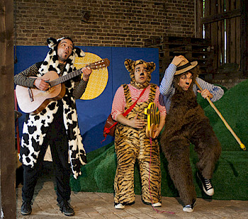 Eine Szene von «Oh, wie schön ist Panama»: Kuh, Bär und Tiger spielen Musik