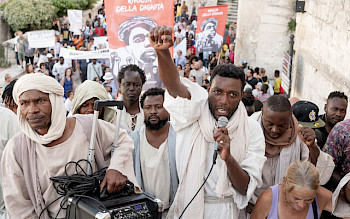 In Afrika machen die Leute Protest