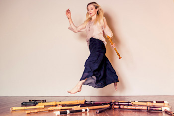 Katharina Gloes tanzt auf den Flöten