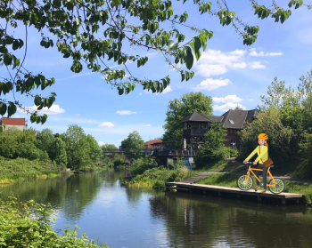 Grafik eines Radfahrers auf einem Steg an einem malerischen Kanal im Sommer